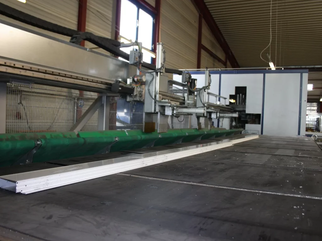 Vollautomatisches Bearbeitungszentrum