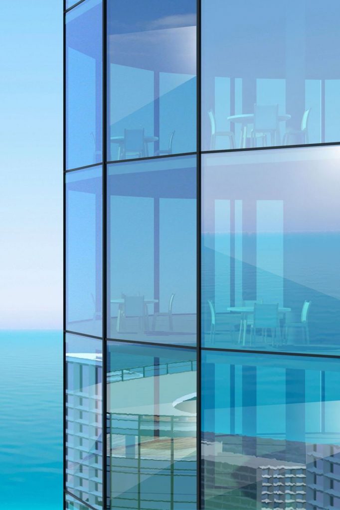 Fassade aus Glas mit extrem schmalen Aluminium Streben